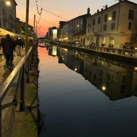 Along The Canal Romantic Milaan